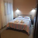 Chrysorama Rooms-golden Vision