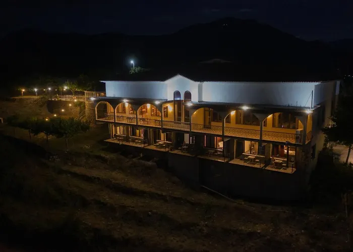 Chrysorama Rooms-golden Vision