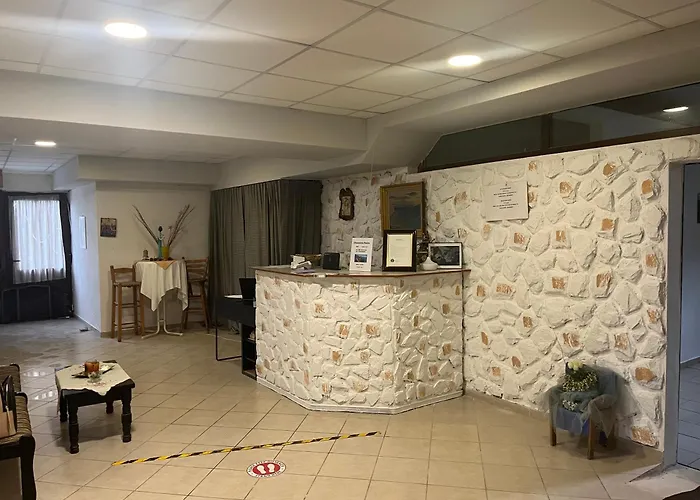 Chrysorama Rooms-golden Vision