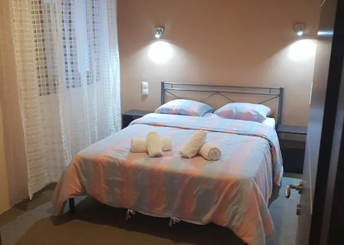 Chrysorama Rooms-golden Vision