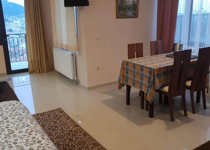 Chrysorama Rooms-golden Vision