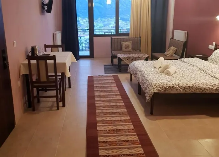 Chrysorama Rooms-golden Vision